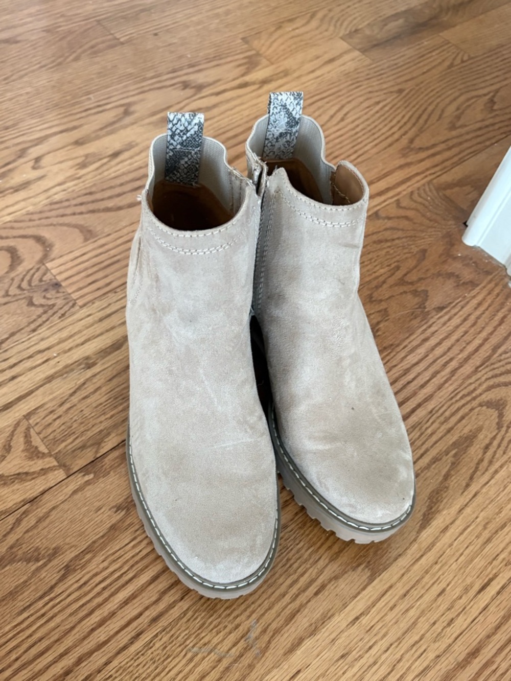 Boots - Picture 6 of 8